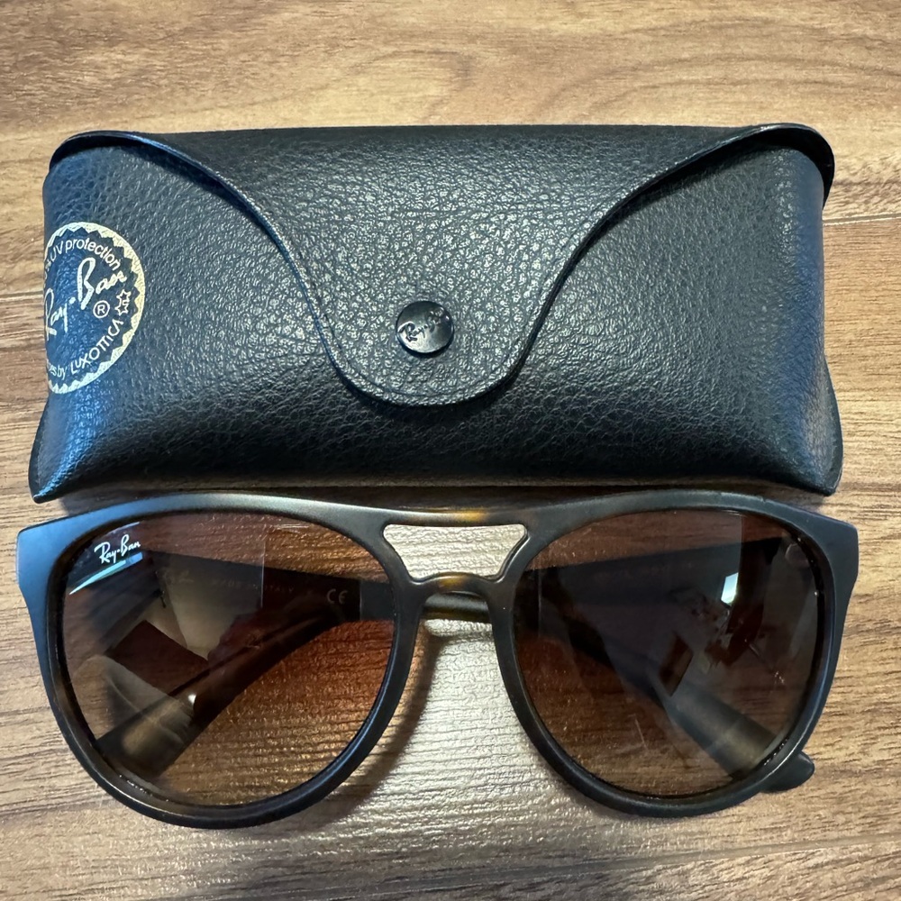Ray-Ban ‘BRAD’ Tortoise Frame Sunglasses with Case